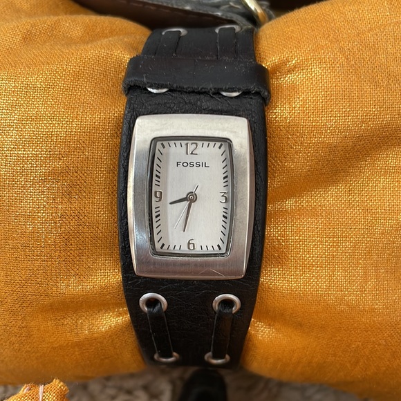 2 black fossil watches - Picture 2 of 3